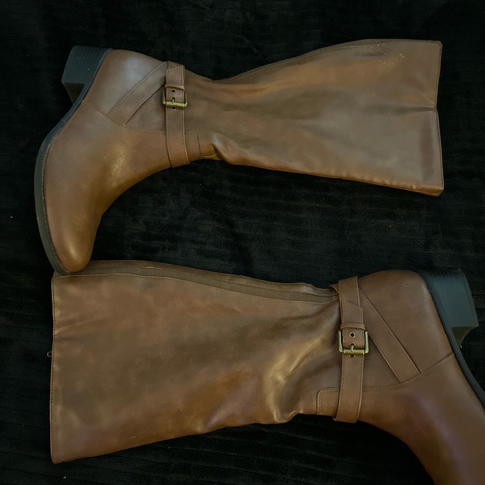 Zip up knee boots ,, non leather, in good shape